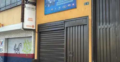 LUJOS UNO A LUJOS UNO A